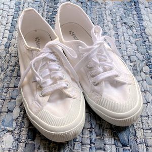 Superga white tennis shoes